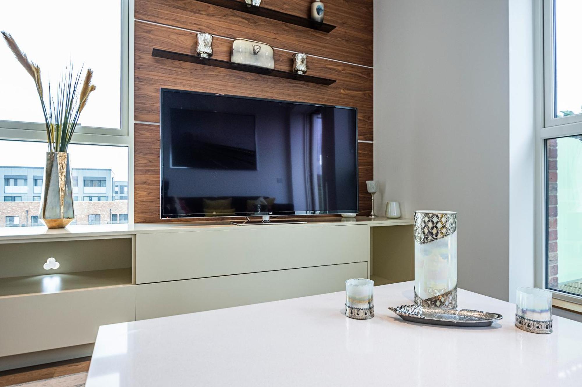 Appartement Chiswick Park 3 Bed 3 Bath West London - Parking Extérieur photo