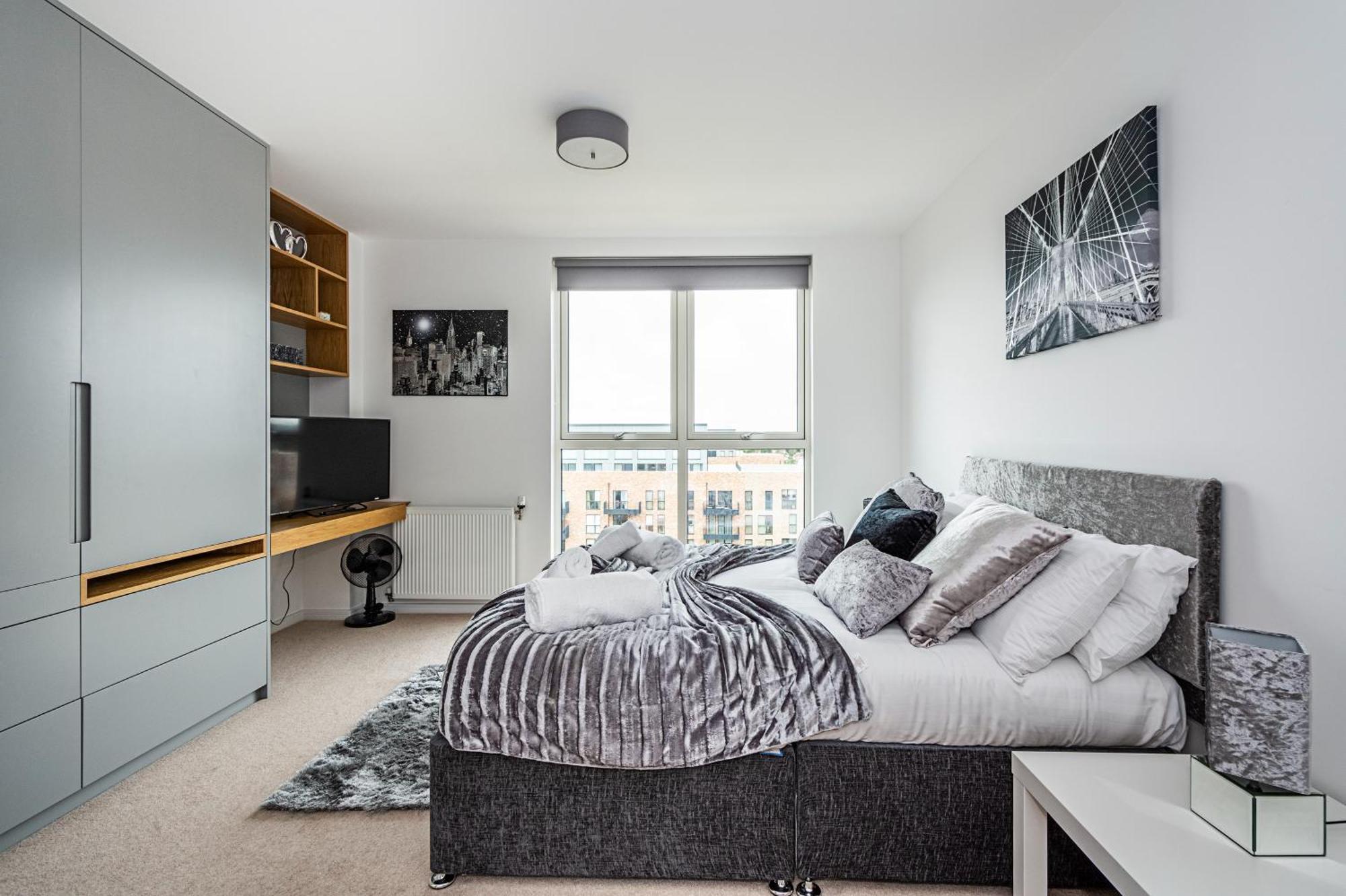 Appartement Chiswick Park 3 Bed 3 Bath West London - Parking Extérieur photo