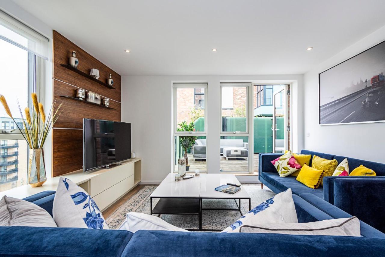 Appartement Chiswick Park 3 Bed 3 Bath West London - Parking Extérieur photo