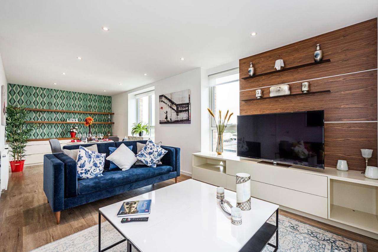 Appartement Chiswick Park 3 Bed 3 Bath West London - Parking Extérieur photo
