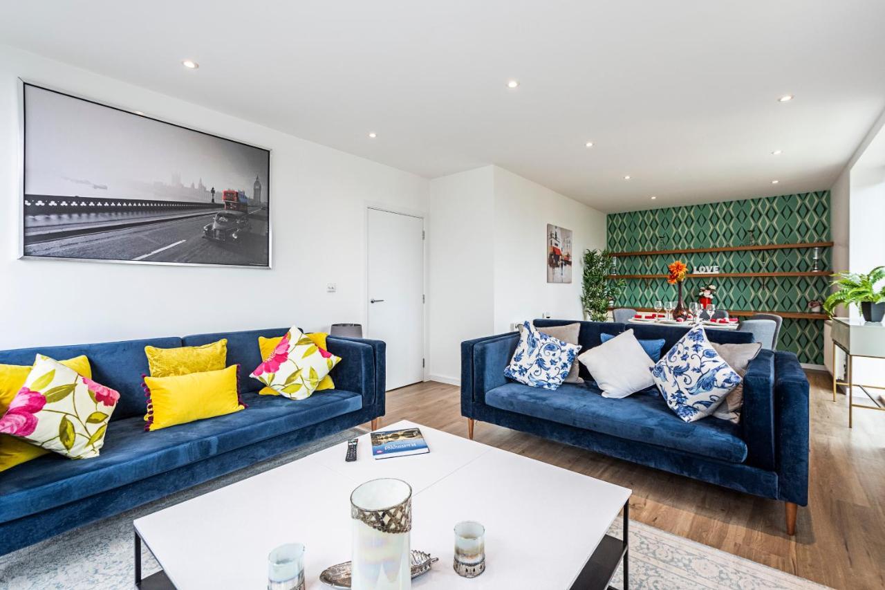 Appartement Chiswick Park 3 Bed 3 Bath West London - Parking Extérieur photo