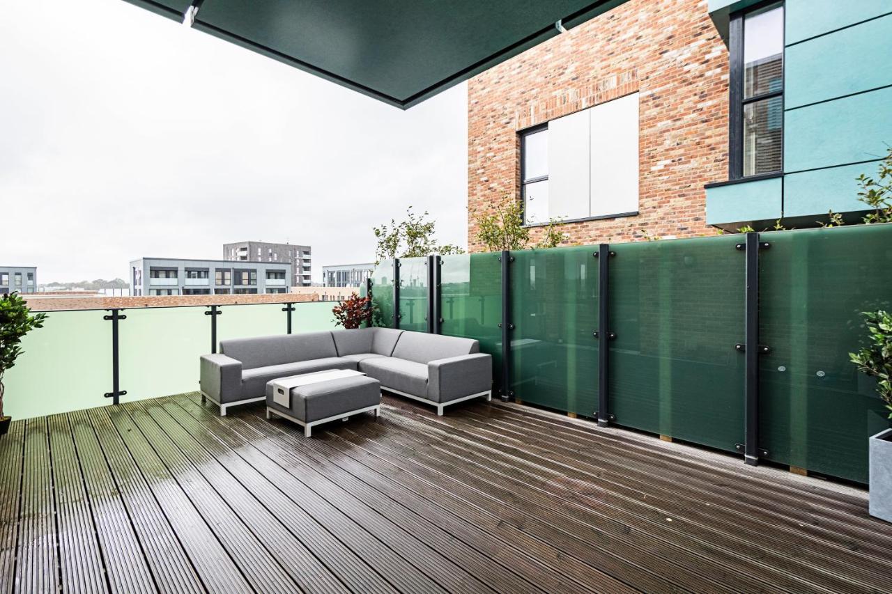 Appartement Chiswick Park 3 Bed 3 Bath West London - Parking Extérieur photo